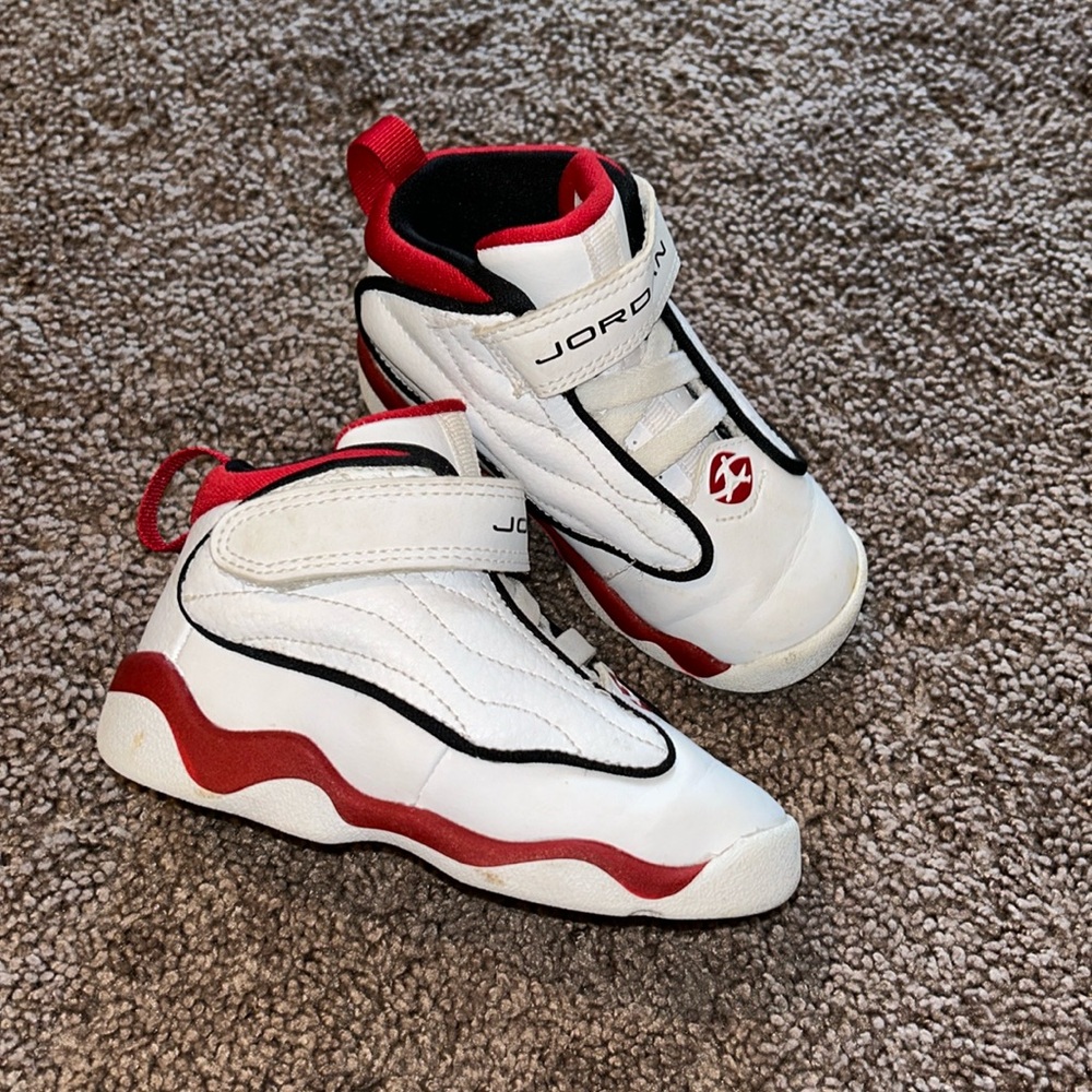 Jordans pro strong toddler size 7 high top sneakers